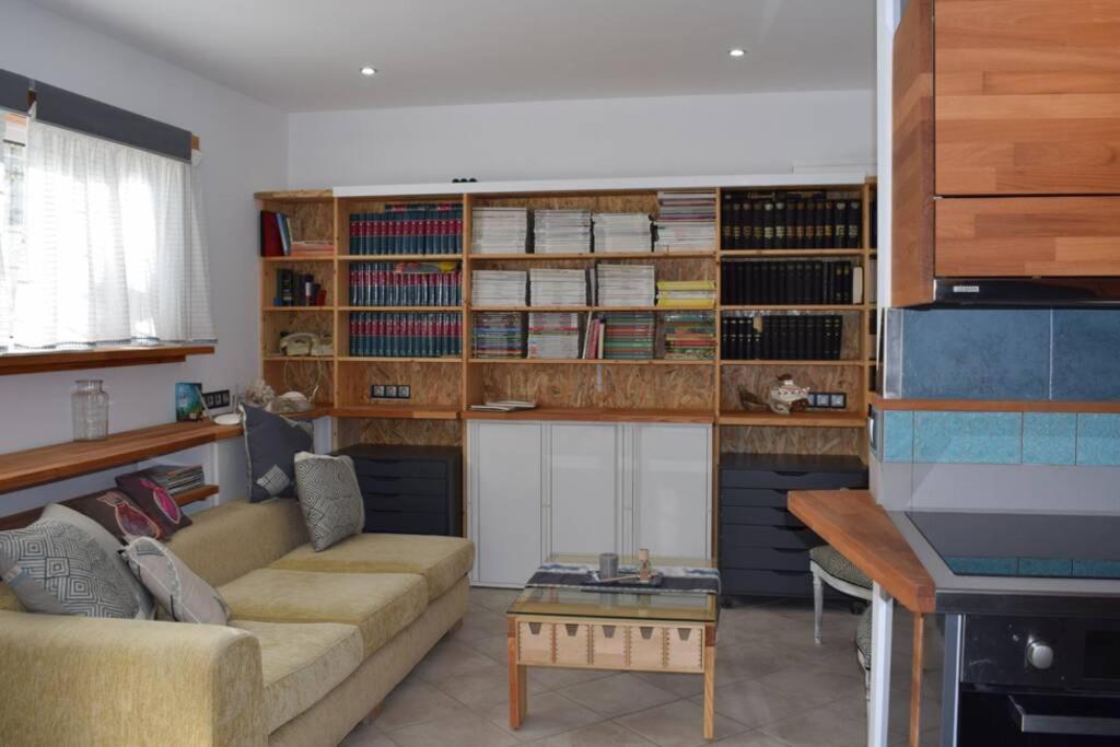 3H Myrto Ενα Λειτουργικό Studio Κοντά Στην Αθήνα Exteriör bild